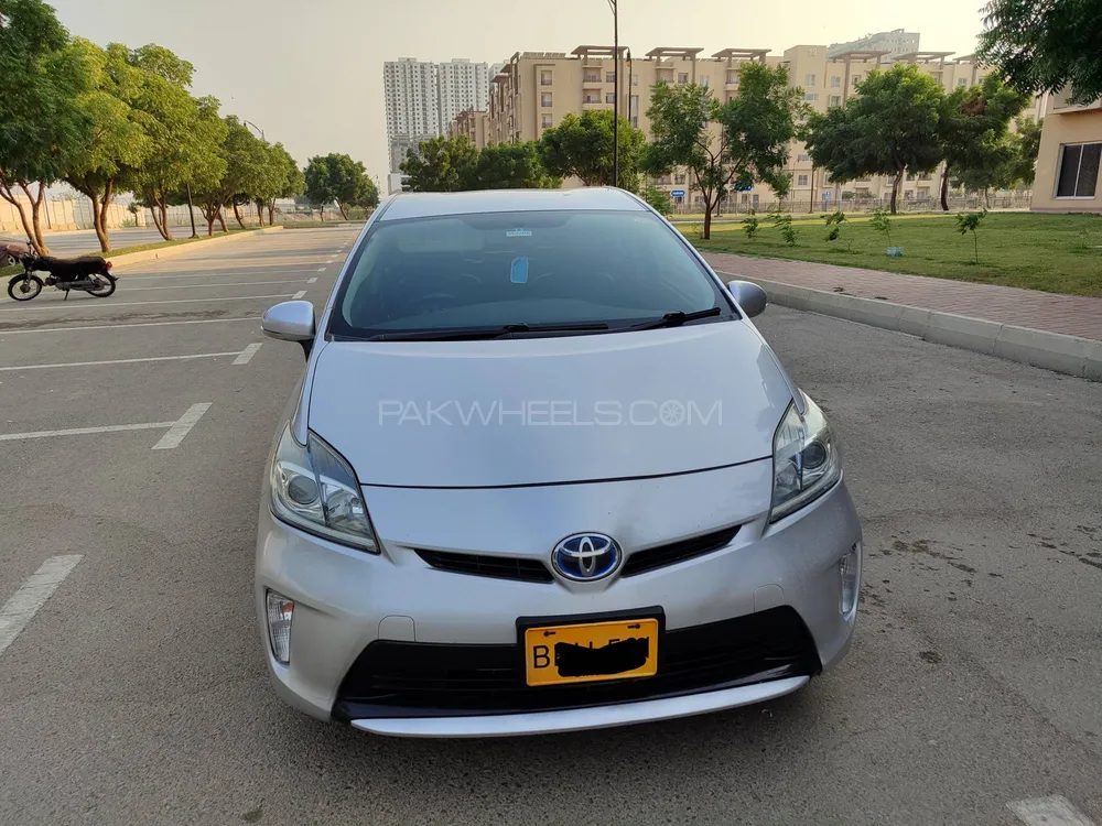Toyota Prius 2015 for Sale in Karachi Image-1