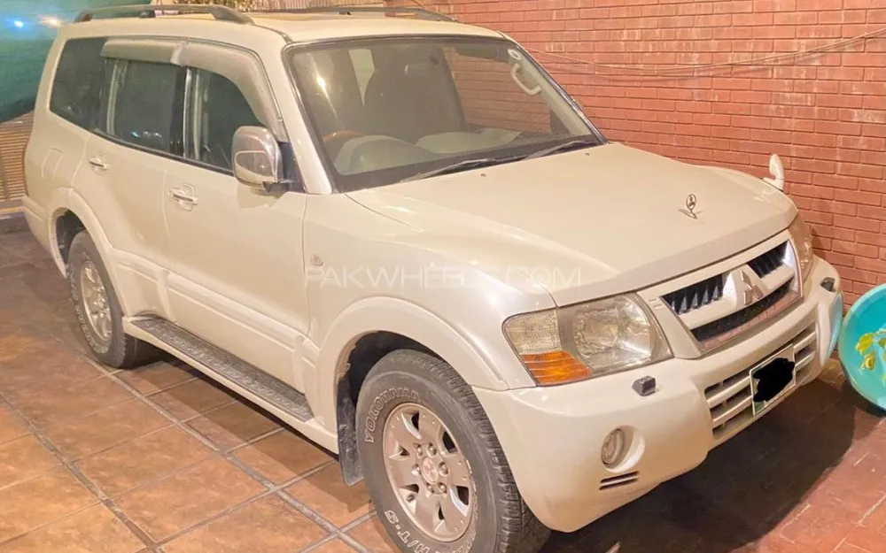 Mitsubishi Pajero 2004 for Sale in Lahore Image-1