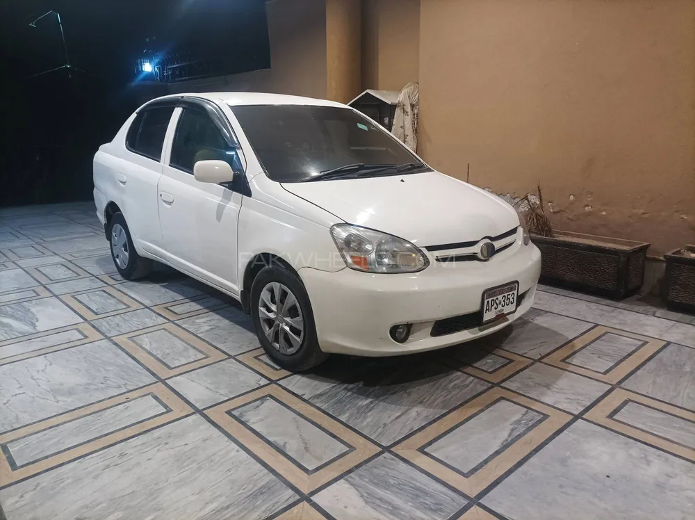 Toyota Platz 2004 for Sale in Lahore Image-1