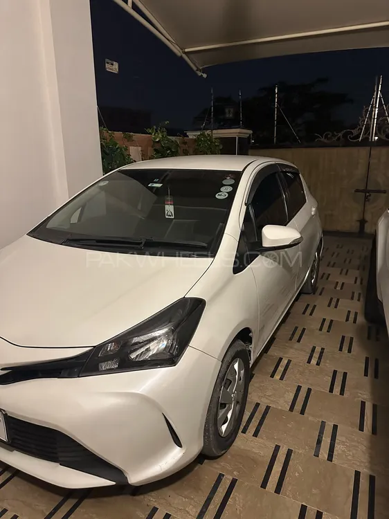 Toyota Vitz 2016 for Sale in Lahore Image-1