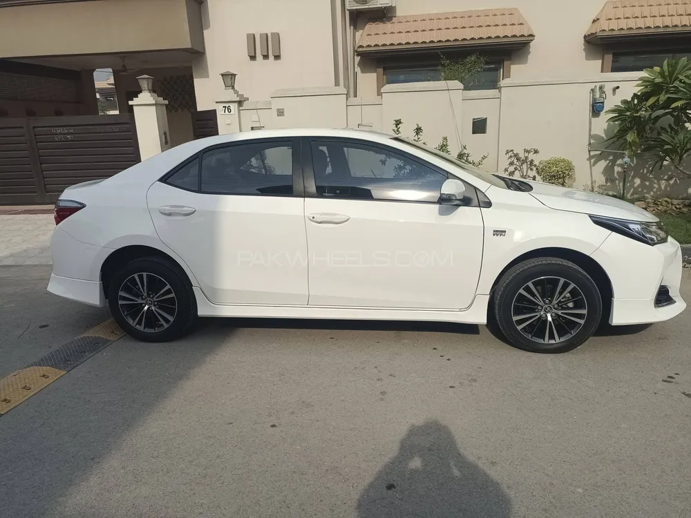 Toyota Corolla 2021 for Sale in Peshawar Image-1