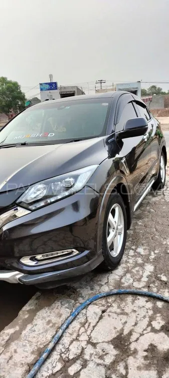 Honda Vezel 2017 for Sale in Mian Channu Image-1