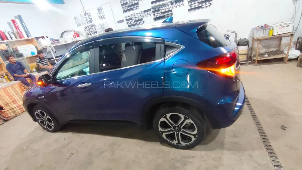 Honda Vezel 2021 for Sale in Multan Image-1