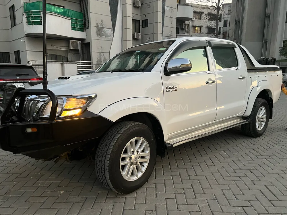 Toyota Hilux 2011 for Sale in Islamabad Image-1