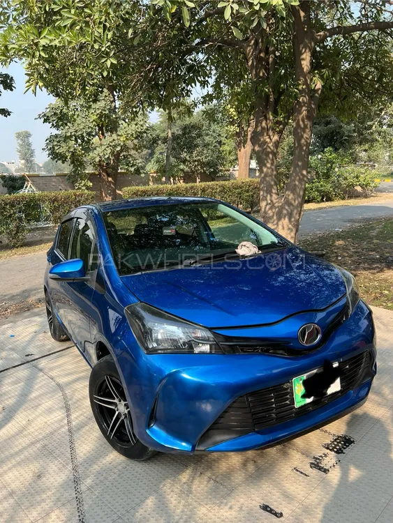 Toyota Vitz 2015 for Sale in Faisalabad Image-1