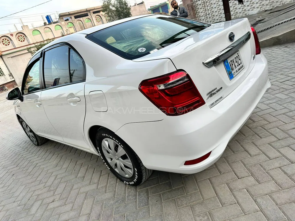 Toyota Corolla Axio 2015 for Sale in Mardan Image-1