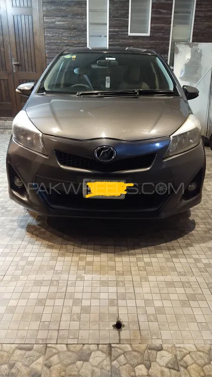 Toyota Vitz 2012 for Sale in Faisalabad Image-1