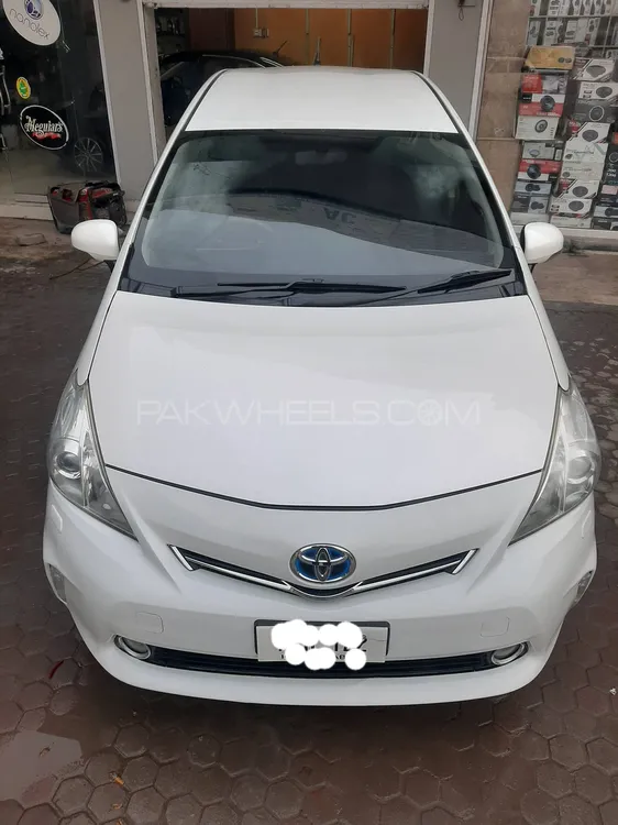 Toyota Prius Alpha 2013 for sale in Peshawar