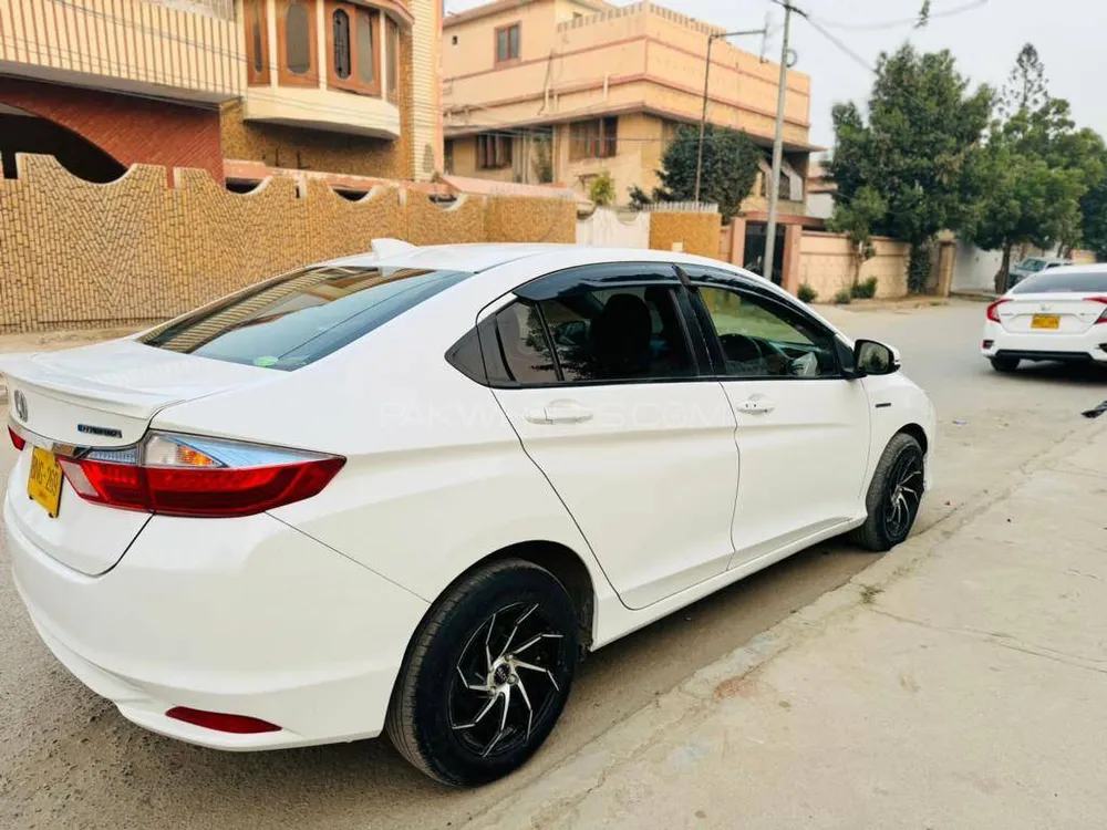 Honda Grace Hybrid 2015 for sale in Karachi