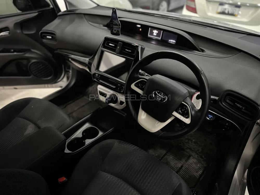 Toyota Prius 2017 for sale in Karachi