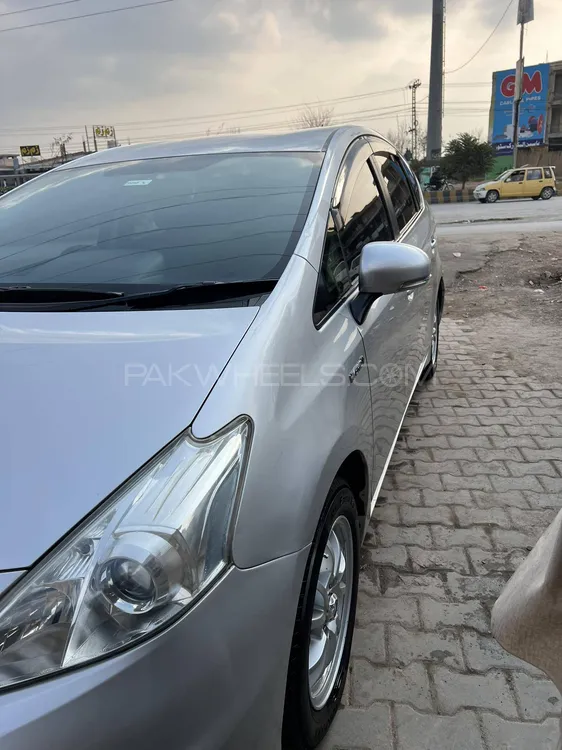 Toyota Prius Alpha 2013 for Sale in Hayatabad Image-1