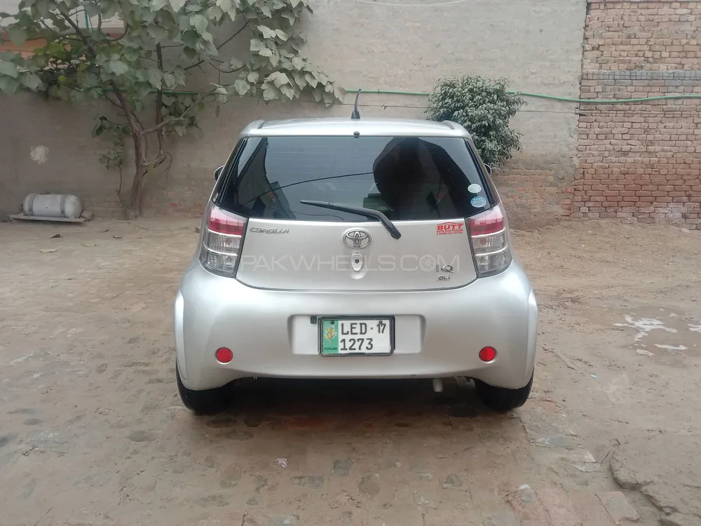 Toyota iQ 2017 for Sale in Khanewal Image-1