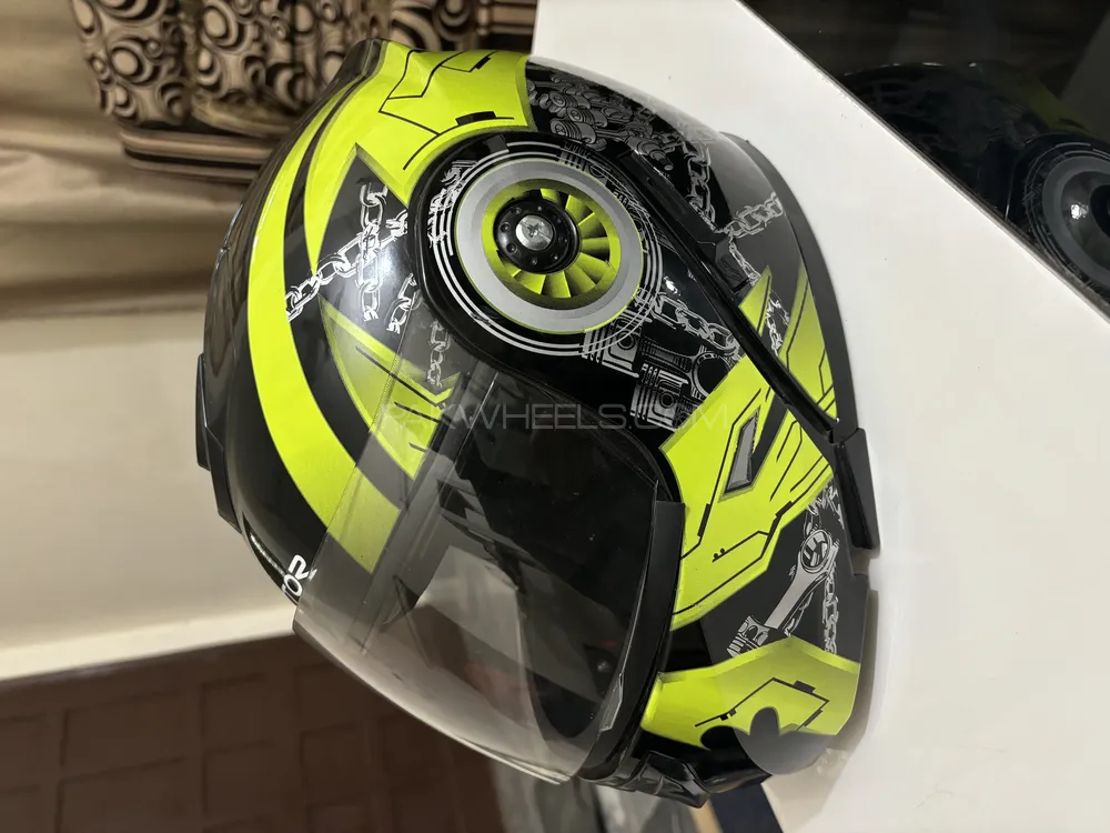 Buy Vector Bike Helmet with Sunglasses in Islamabad | PakWheels
