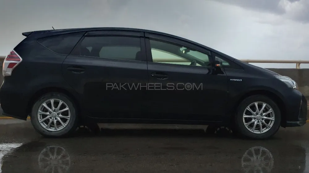 Toyota Prius Alpha 2018 for sale in Karachi