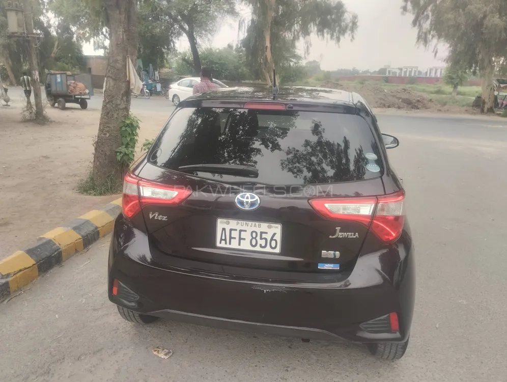 Toyota Vitz 2017 for sale in Sahiwal