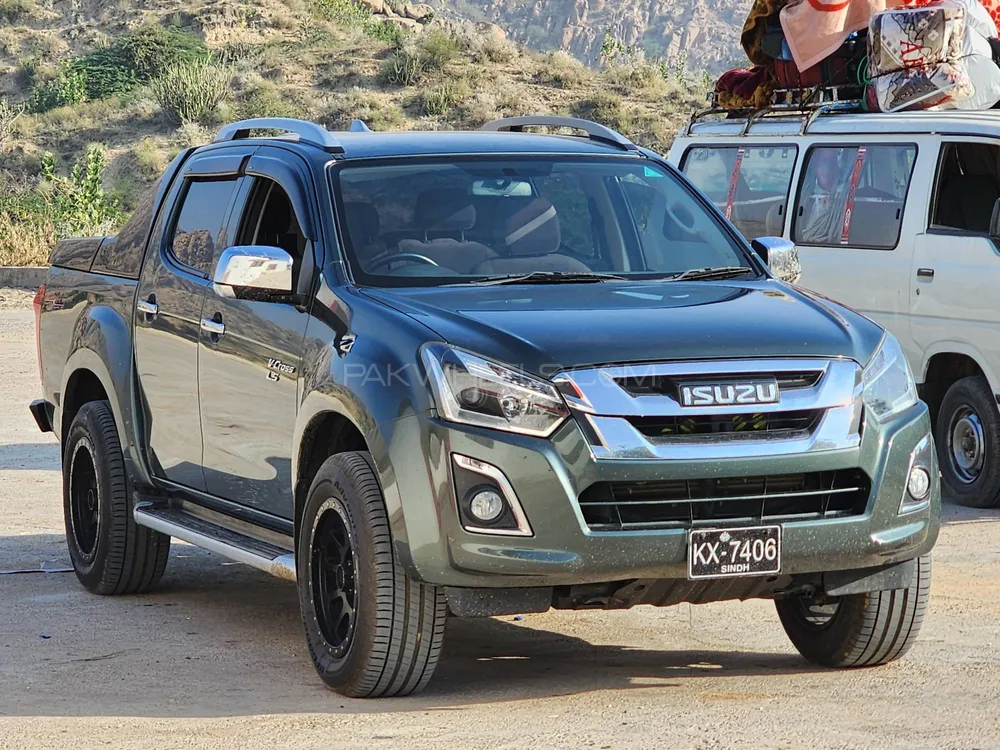 Isuzu D-Max V-Cross Limited GTX Edition Price in Pakistan, Specification &  Features