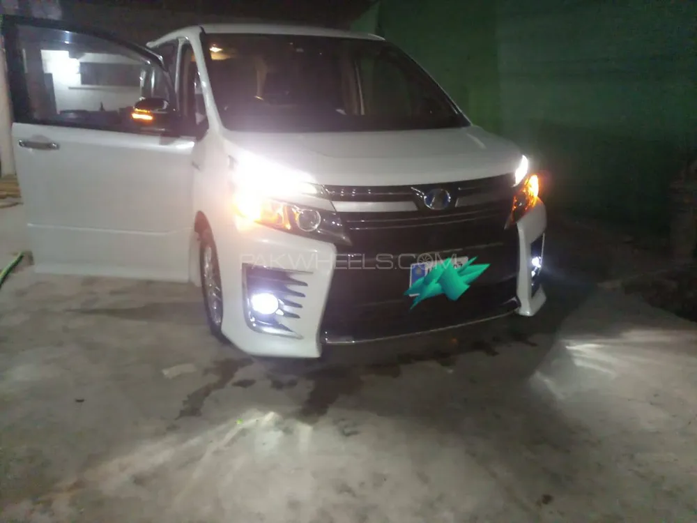 Toyota Voxy 2016 for sale in Peshawar