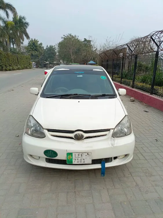 Toyota Platz 2005 for sale in Lahore
