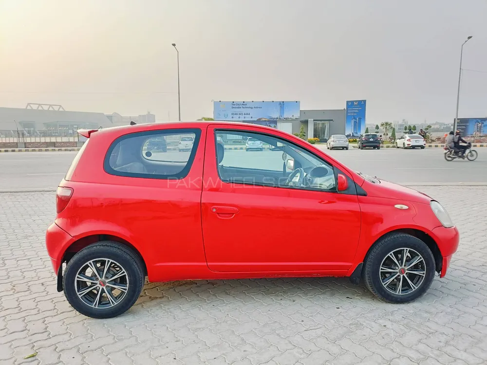 Toyota Vitz 2000 for sale in Lahore