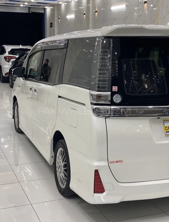 Toyota Voxy 2018 for Sale in Peshawar Toyota Voxy 2018 for Sale in Peshawar Image-6