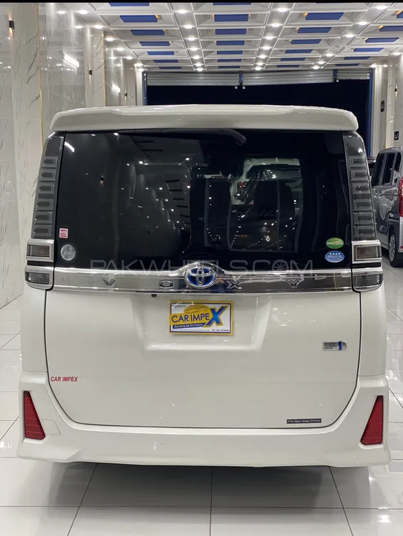 Toyota Voxy 2018 for Sale in Peshawar Toyota Voxy 2018 for Sale in Peshawar Image-5