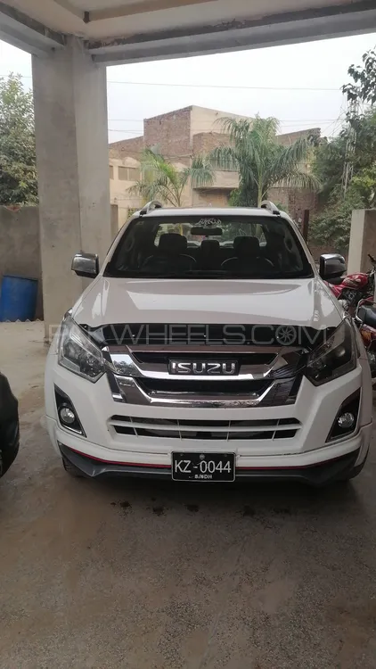 Isuzu D-Max V-Cross Automatic 3.0 2019 for sale in Sargodha | PakWheels