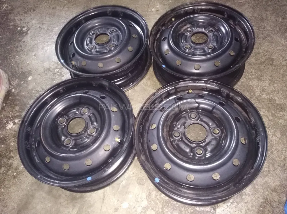 new rims and wheel cup urgent sale. Image-1