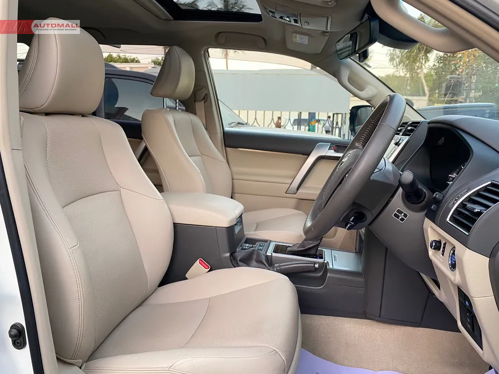 Toyota Prado 2018 for Sale in Karachi Toyota Prado 2018 for Sale in Karachi Image-16