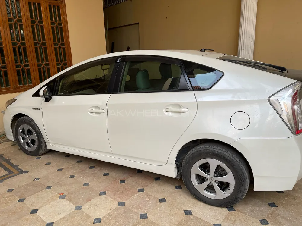 Toyota Prius 2017 for Sale in Gujranwala Image-1