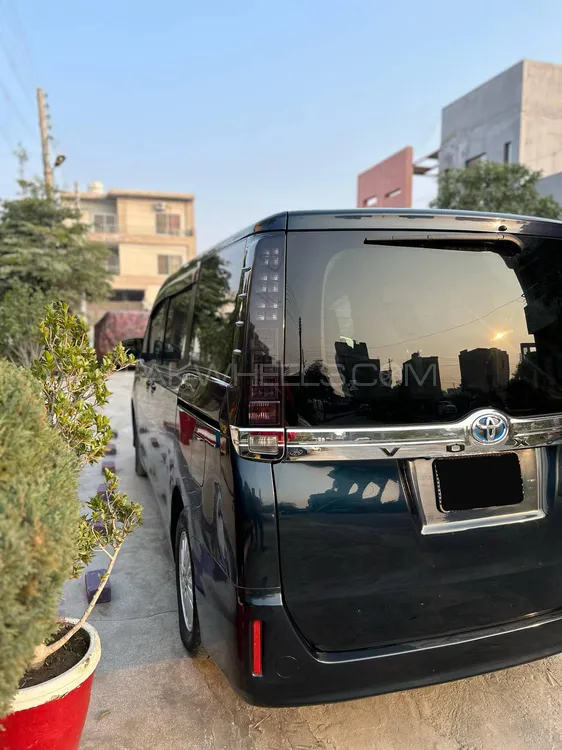 Toyota Voxy 2014 for sale in Lahore