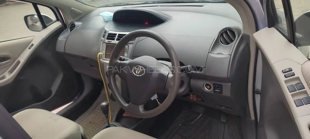 Toyota Vitz 2010 for Sale in Sahiwal Image-1