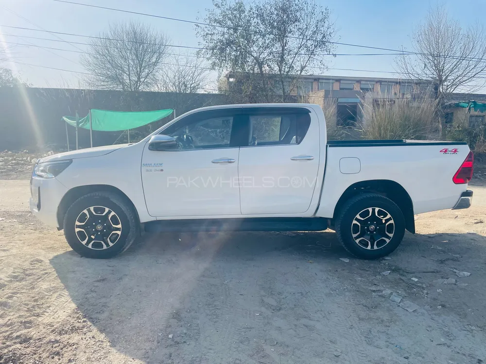 Toyota Hilux 2021 for sale in Mian Wali