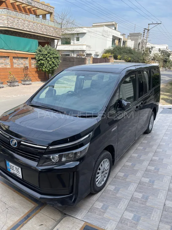Toyota Voxy 2014 for Sale in Gujranwala Image-1