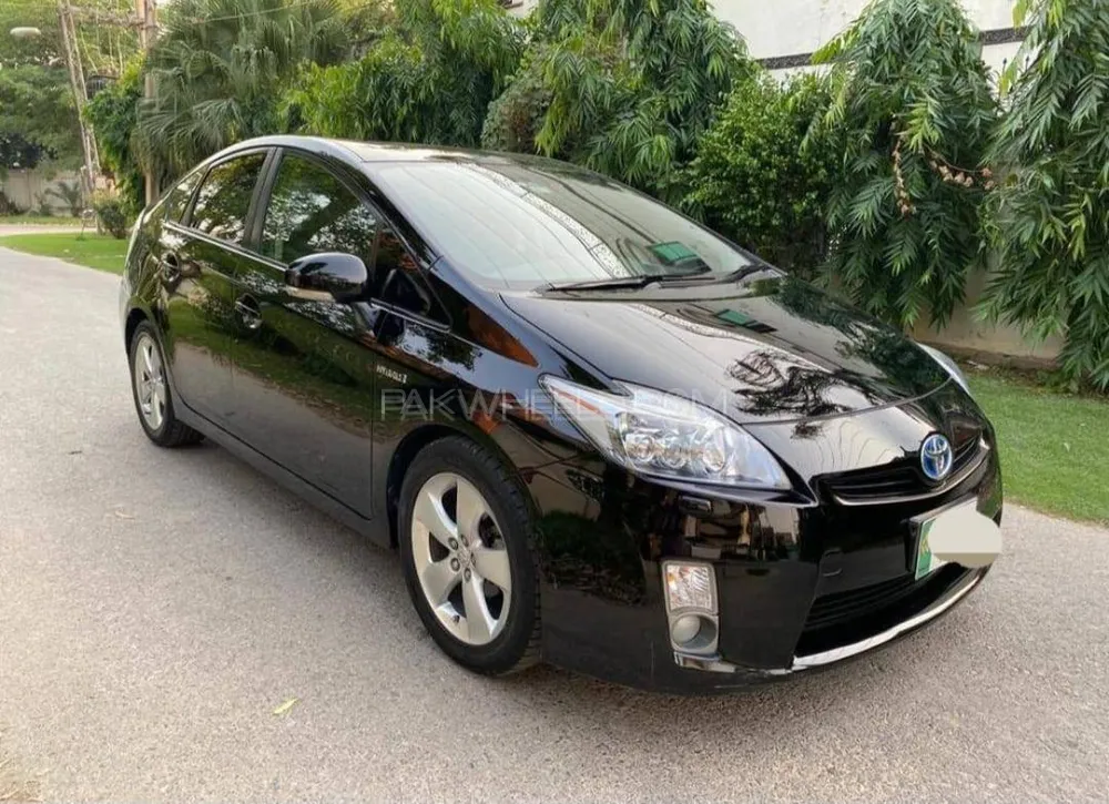 Toyota Prius 2011 for Sale in Burewala Image-1