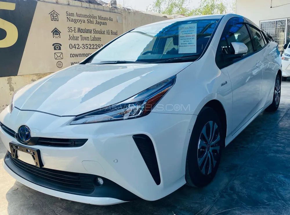 Toyota Prius 2020 for Sale in Lahore Toyota Prius 2020 for Sale in Lahore Image-3
