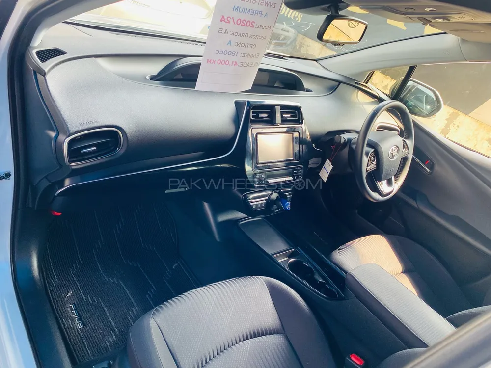 Toyota Prius 2020 for Sale in Lahore Toyota Prius 2020 for Sale in Lahore Image-7