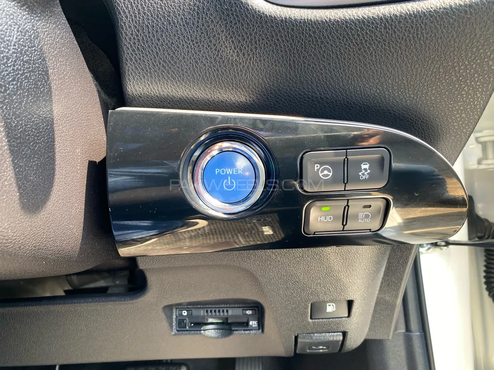 Toyota Prius 2020 for Sale in Lahore Toyota Prius 2020 for Sale in Lahore Image-11