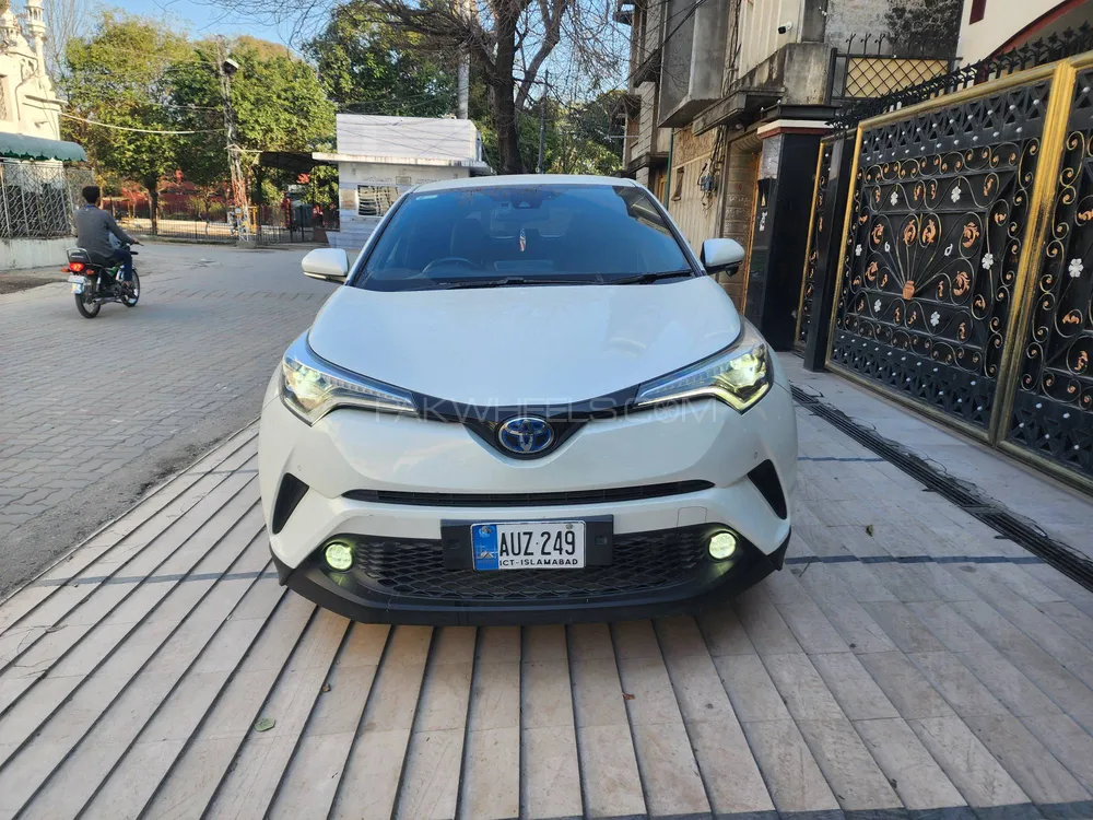 Toyota C-HR 2017 for Sale in Sialkot Image-1