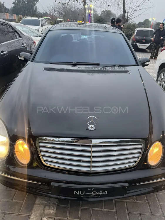 Mercedes Benz E Class 2004 for sale in Peshawar