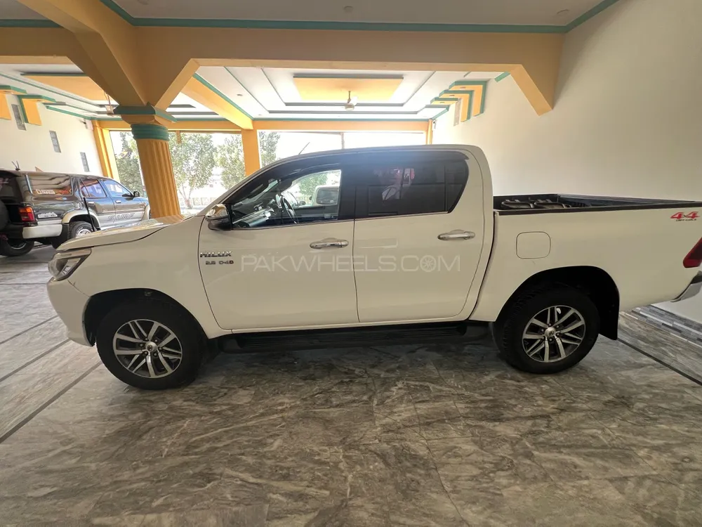 Toyota Hilux 2018 for Sale in Larkana Image-1