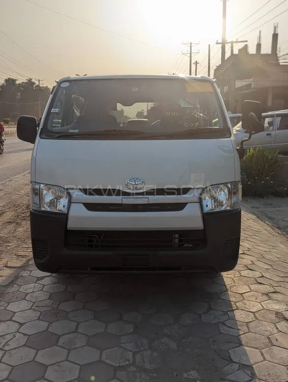 Toyota Hiace 2018 for Sale in Sahiwal Image-1