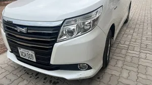 Toyota Noah G 2015 for Sale