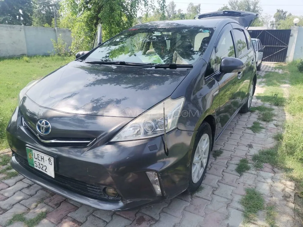 Toyota Prius Alpha 2012 for Sale in Peshawar Image-1