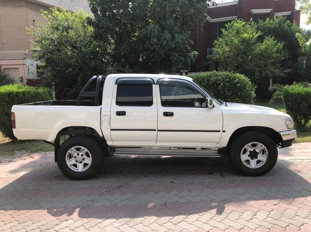 Toyota Hilux 1993 for Sale in Multan Image-1