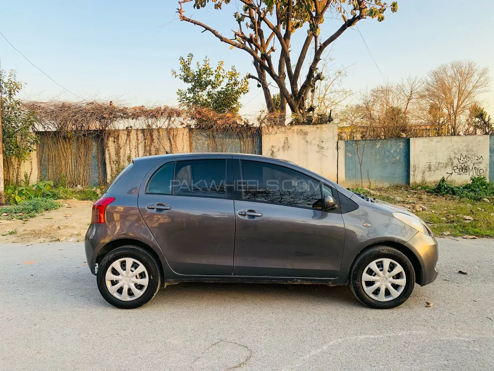 Toyota Yaris Hatchback 2007 for Sale in Islamabad Image-1