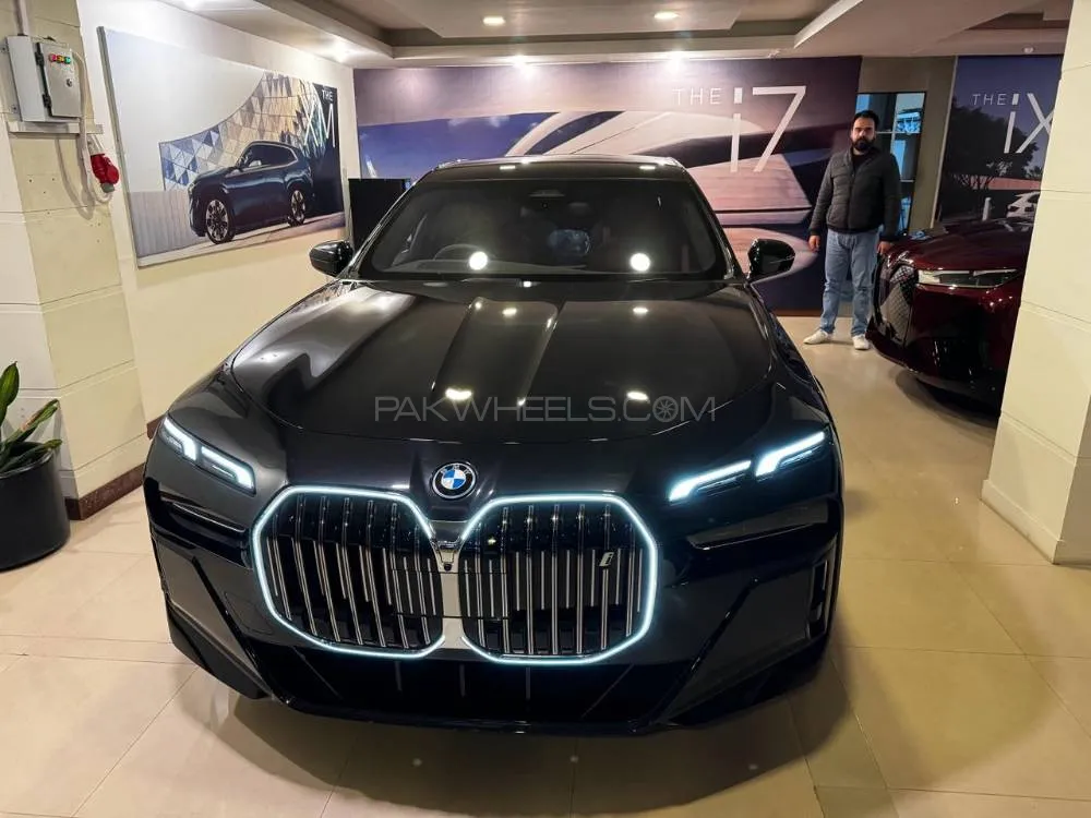 BMW i7 2023 for Sale in Islamabad Image-1