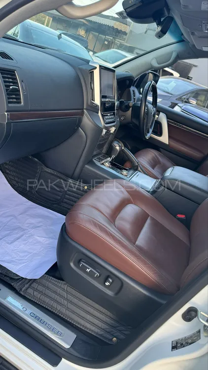 Toyota Land Cruiser 2019 for Sale in Islamabad Toyota Land Cruiser 2019 for Sale in Islamabad Image-11