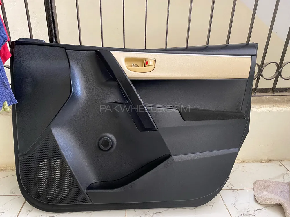 Toyota Corolla Door Panels with automatic window system Image-1