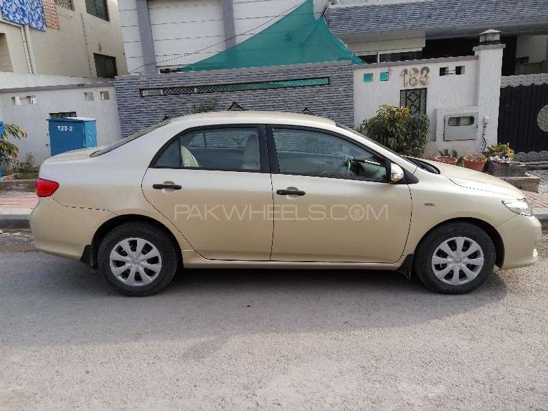 Toyota Corolla 2010 for Sale in Islamabad Image-1