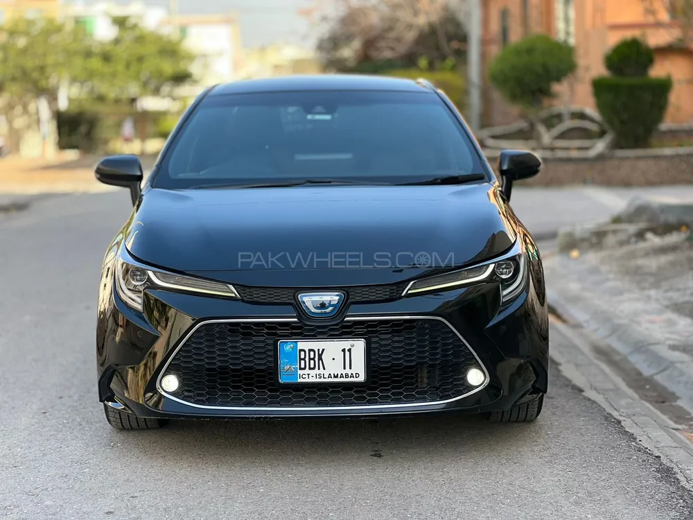 Toyota Corolla Hybrid 2019 for Sale in Islamabad Image-1